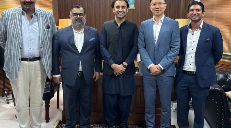 PVARA chairman Bilal Bin Saqib meeting Huawei delegation on cybersecurity cooperation in Pakistan