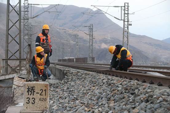 Twenty years on, the Qinghai-Xizang Railway continues to drive plateau development