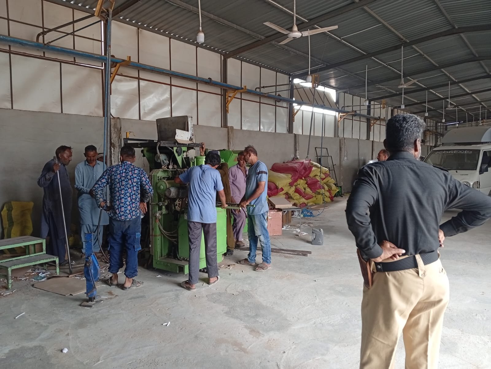 FBR’s Big Strike Against Illegal Cigarettes: Karachi Factory Sealed, Machinery Confiscated