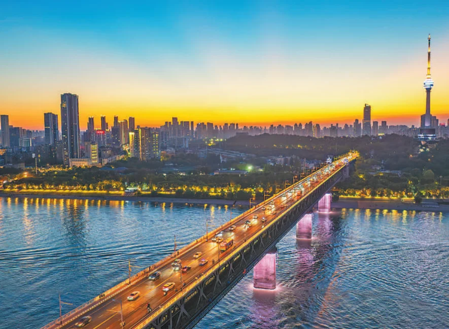 Smart lighting makes the Wuhan Yangtze River Bridge greener