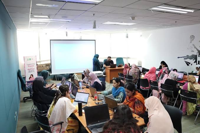 100 schools equip 12,575 students, teachers and parents with online safety skills